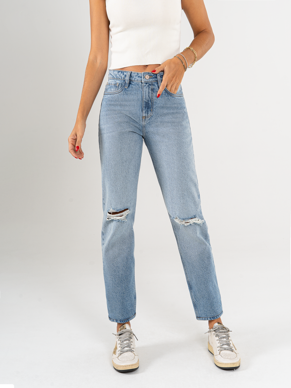 Ref: 065855 Jean Mom fit, rígido, tiro alto, tono azul medio claro con rotos