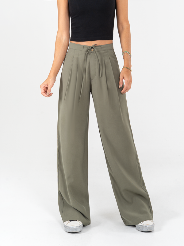 Ref: 0620112 Pantalón mom flare, prenses, tejido plano liviano, pretina resortada, tiro alto, tono verde