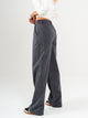 Ref: 069656 Pantalón straight leg, tiro alto, tejido plano liviano, detalle cierres, tono gris oscuro