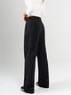 Ref: 069654 Pantalón straight leg, tiro alto, tejido plano liviano, detalle cierres, tono negro