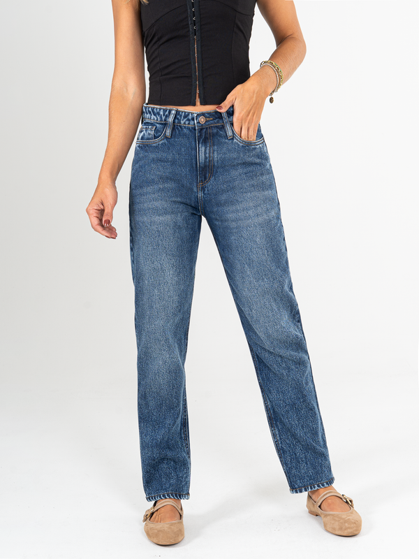 Ref: 065982 Jean Mom fit, rígido, tiro alto, tono azul medio oscuro.