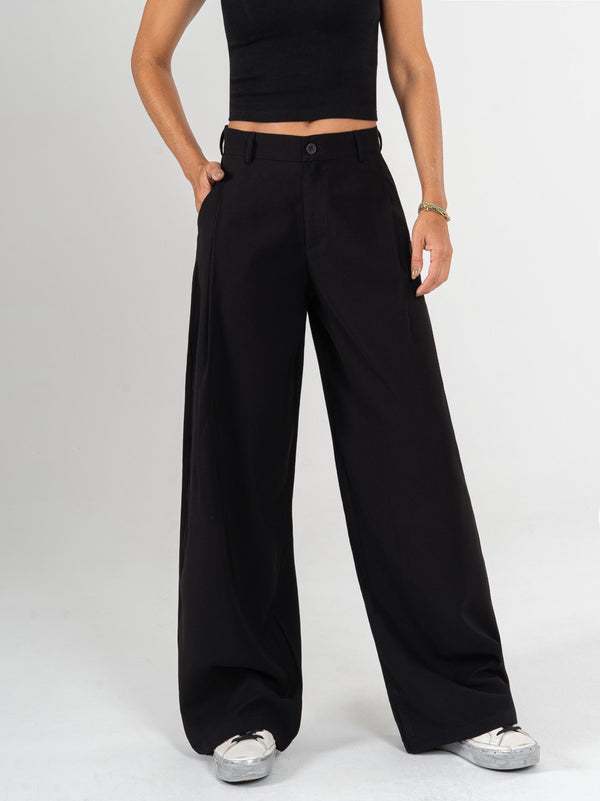 Ref: 0620121 Pantalón wide leg, tejido plano liviano, tiro alto , con prenses, tono negro.