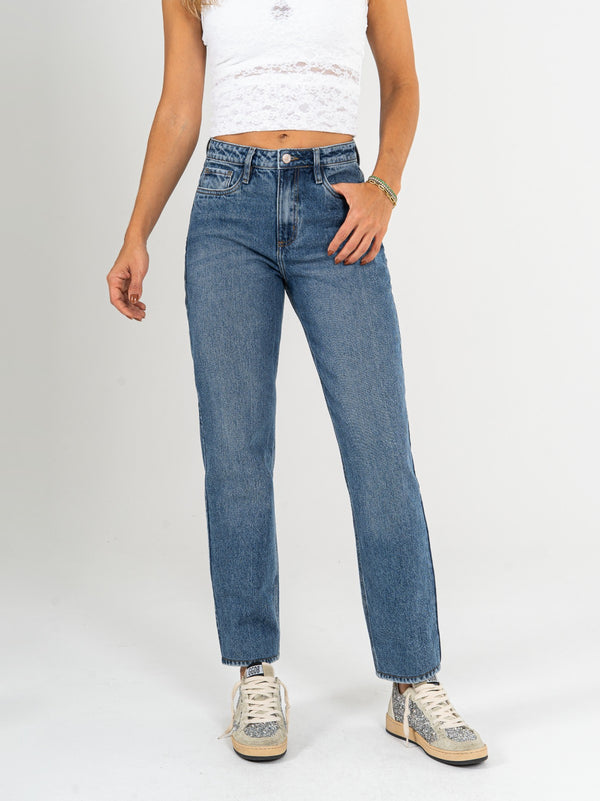Ref: 065983 Jean Mom fit, rígido, tiro alto, tono azul medio.