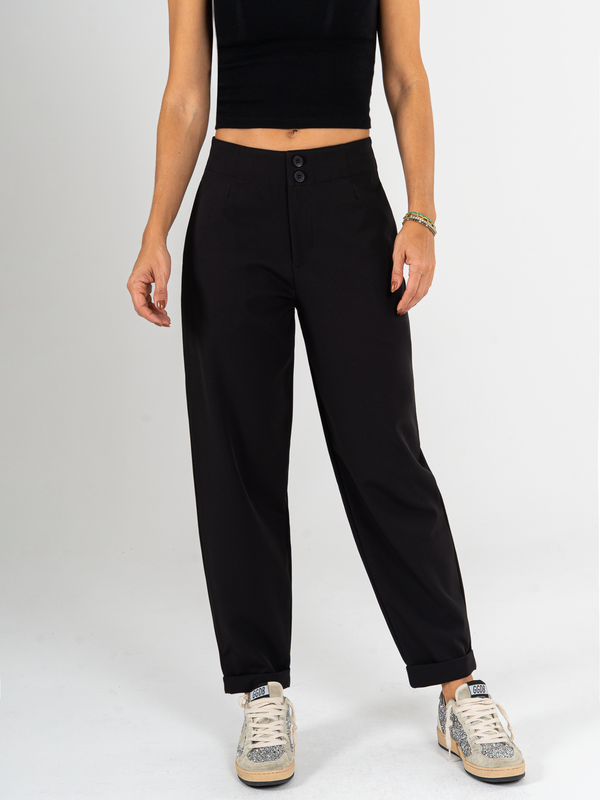 Ref: 069997 Pantalón slouchy, sin prense, tejido plano liviano, stretch, tiro alto, detalle en pretina, tono negro.