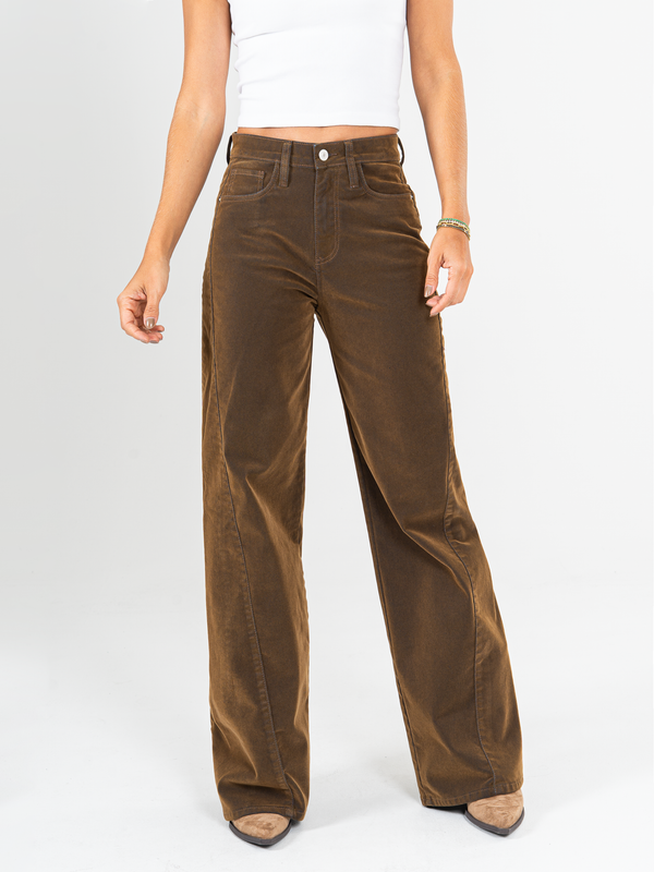 Ref: 065985  Jean mom flare, confort, denim velvet, acabado terciopelo, tiro alto, tono cafe.