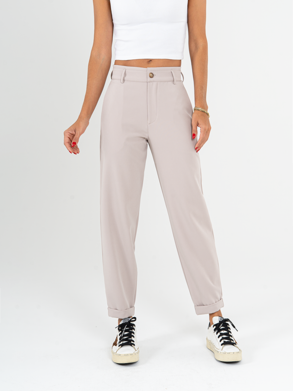Ref: 069908 Pantalón slouchy, sin prense, tejido plano liviano, stretch, tiro alto, detalle en pretina, tono arena