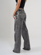 Ref: 065627 Jean Mom Flare, rígido, tiro alto,  detalle en pretina, tono gris medio