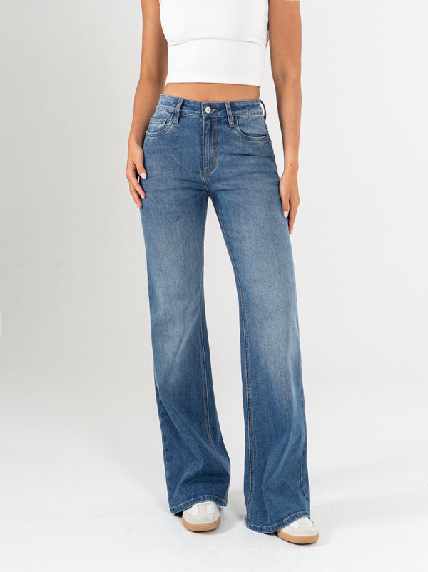 Ref: 065689 Jean flare stretch, bota ancha, tiro medio, tono azul medio