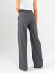 Ref: 069607 Pantalón palazzo, stretch, tejido plano liviano, detalle en pretina, tono gris medio