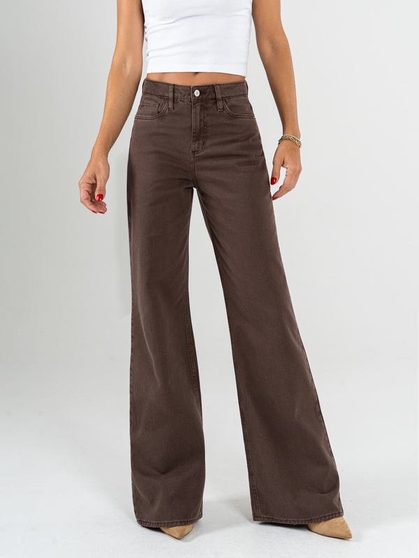 Ref: 069837 Pantalón mom Flare, rígido, tiro alto, tono cafe