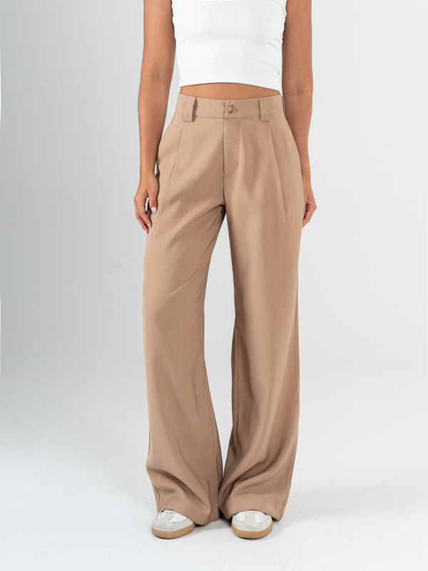 Ref: 069752 Pantalón mom flare, prenses, tejido plano liviano, tiro alto, tono caqui