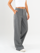 Ref: 069675 Pantalón mom flare, sin prense, tejido plano liviano, tiro alto, vivo en costado, tono gris
